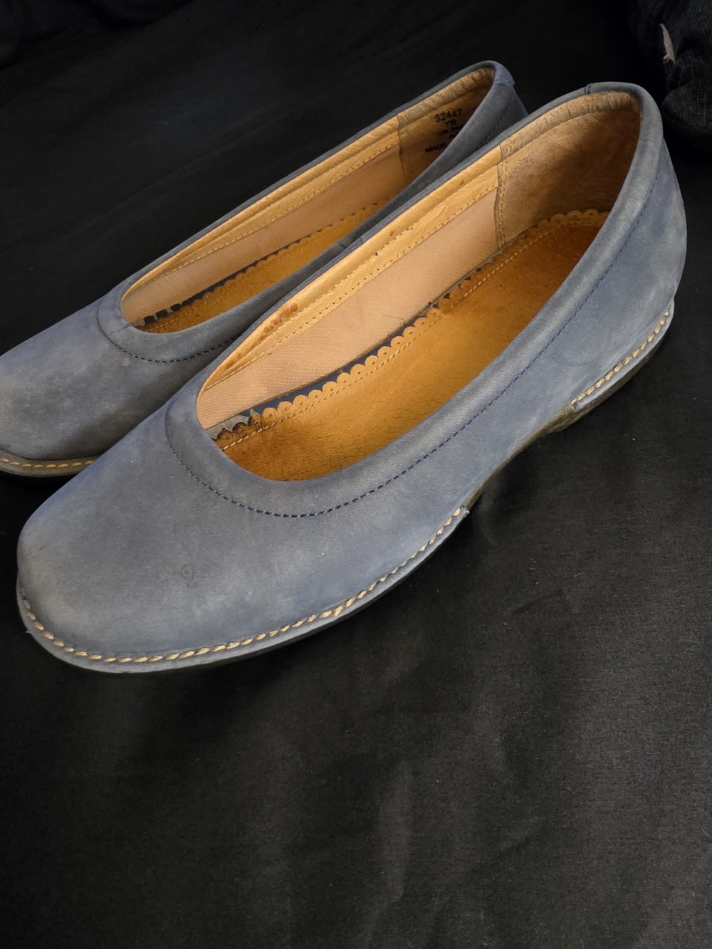 Lands' End Blue Suede Slip-On Ballet Flats are a stylish and comfortable Size 7